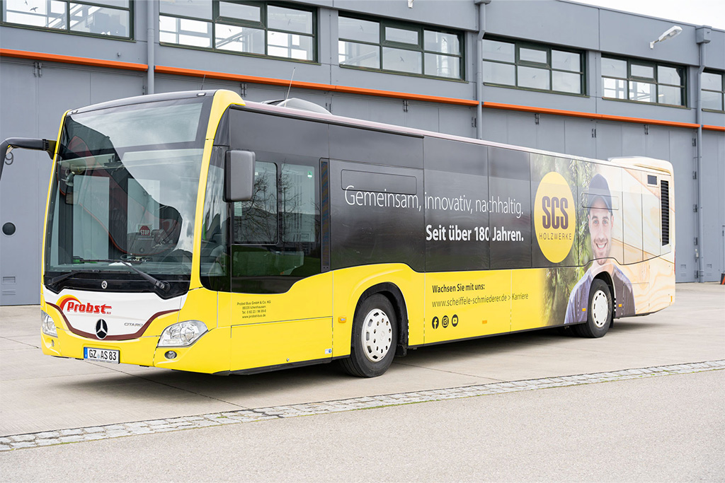 Bus im SCS- Design von schräg vorne